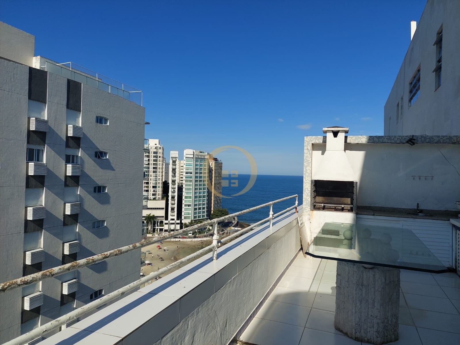 Cobertura Duplex localizada na praia da Pitangueiras!