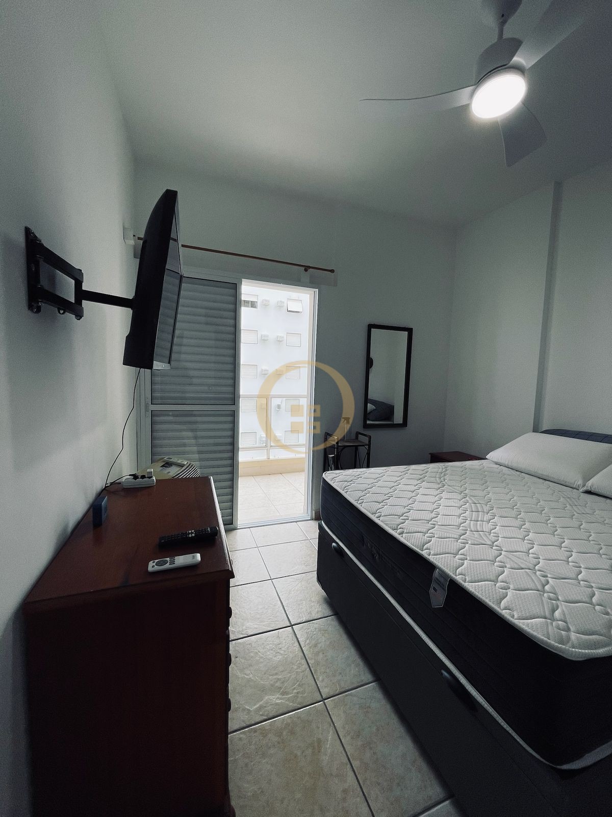 Apartamento na Praia das Pitangueiras, Guarujá - SP