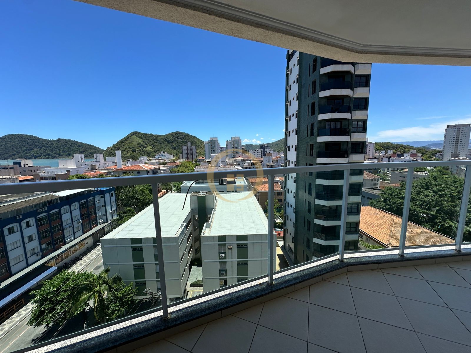 Apartamento na Praia das Astúrias, Guarujá - SP