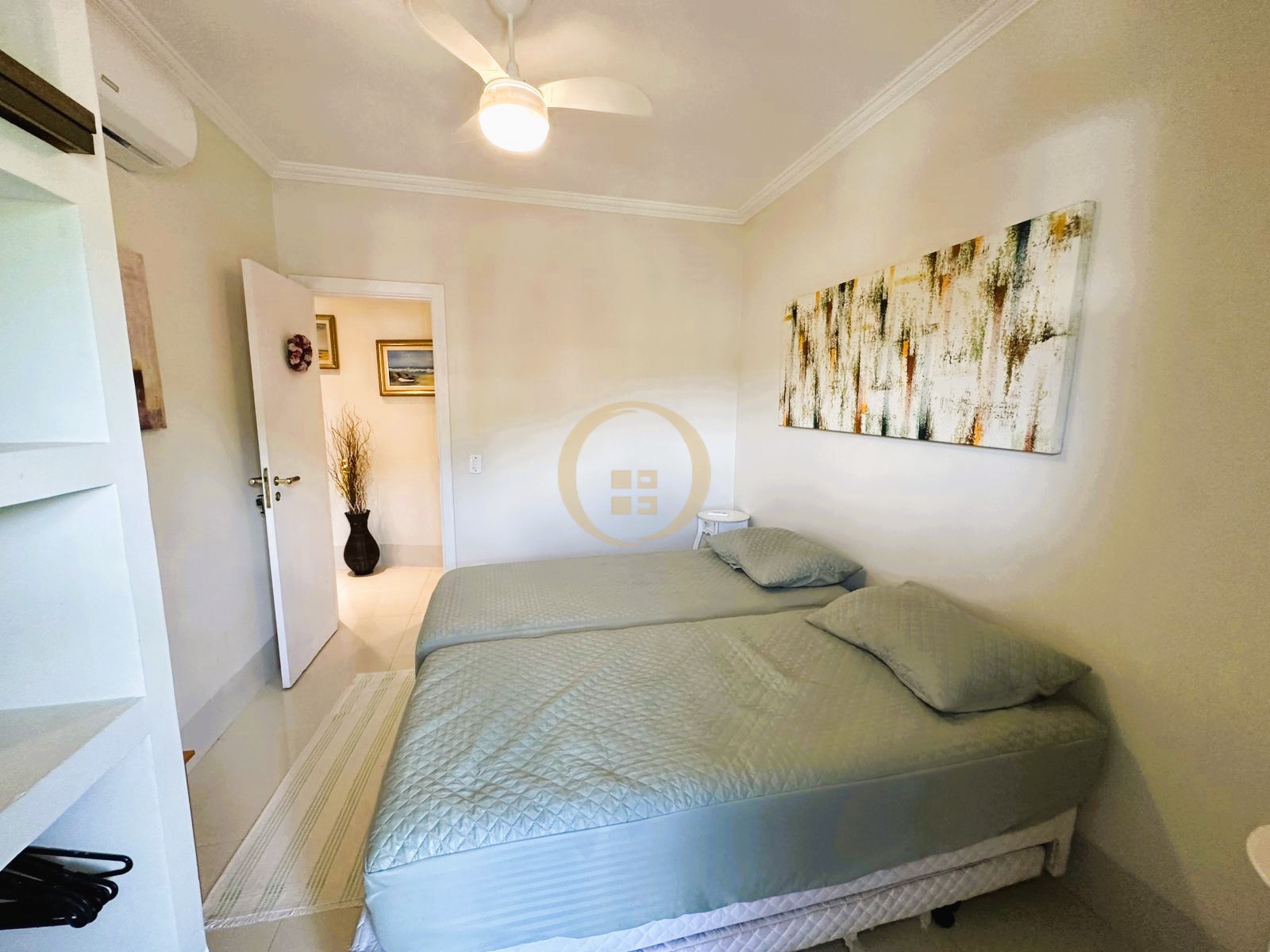 Apartamento na Praia da Enseada, Guarujá - SP