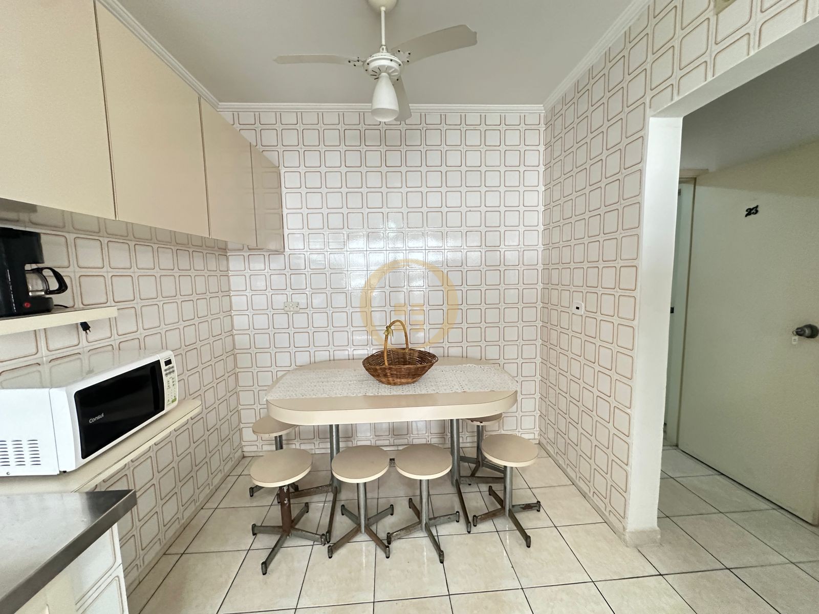 Apartamento na Praia das Pitangueiras, Guarujá - SP