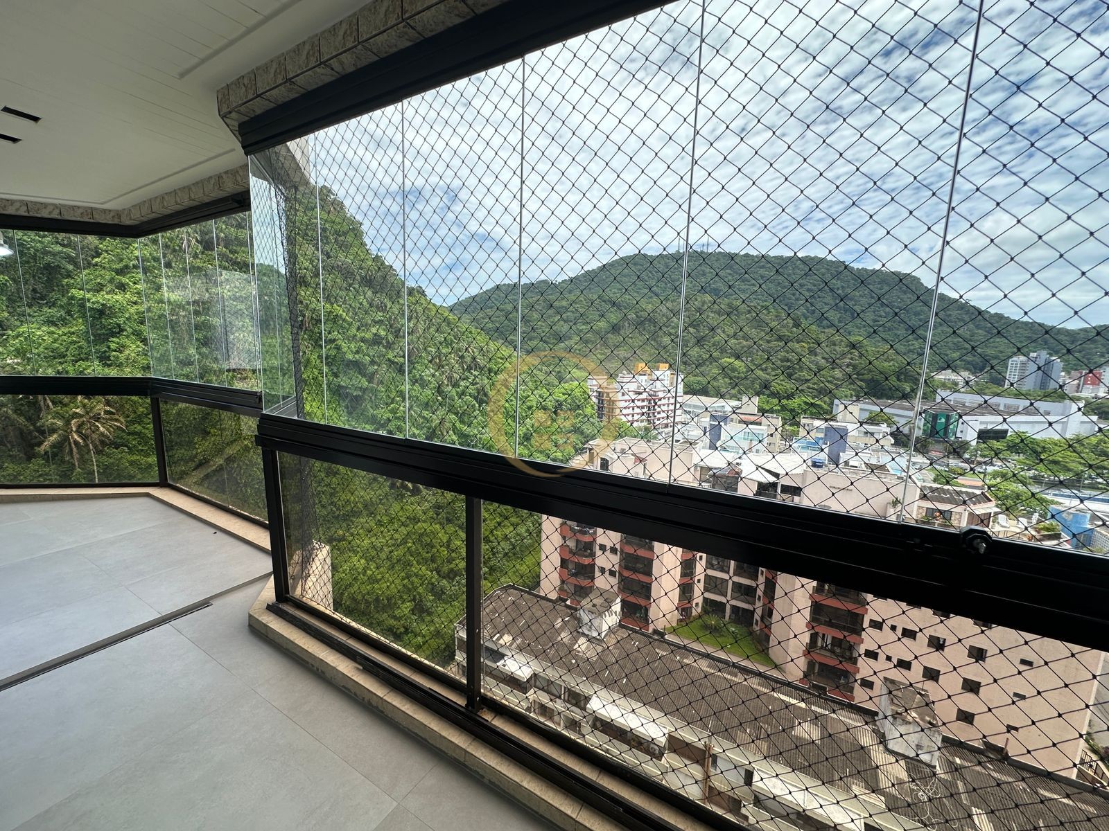 Apartamento na Praia da Enseada, Guarujá - SP