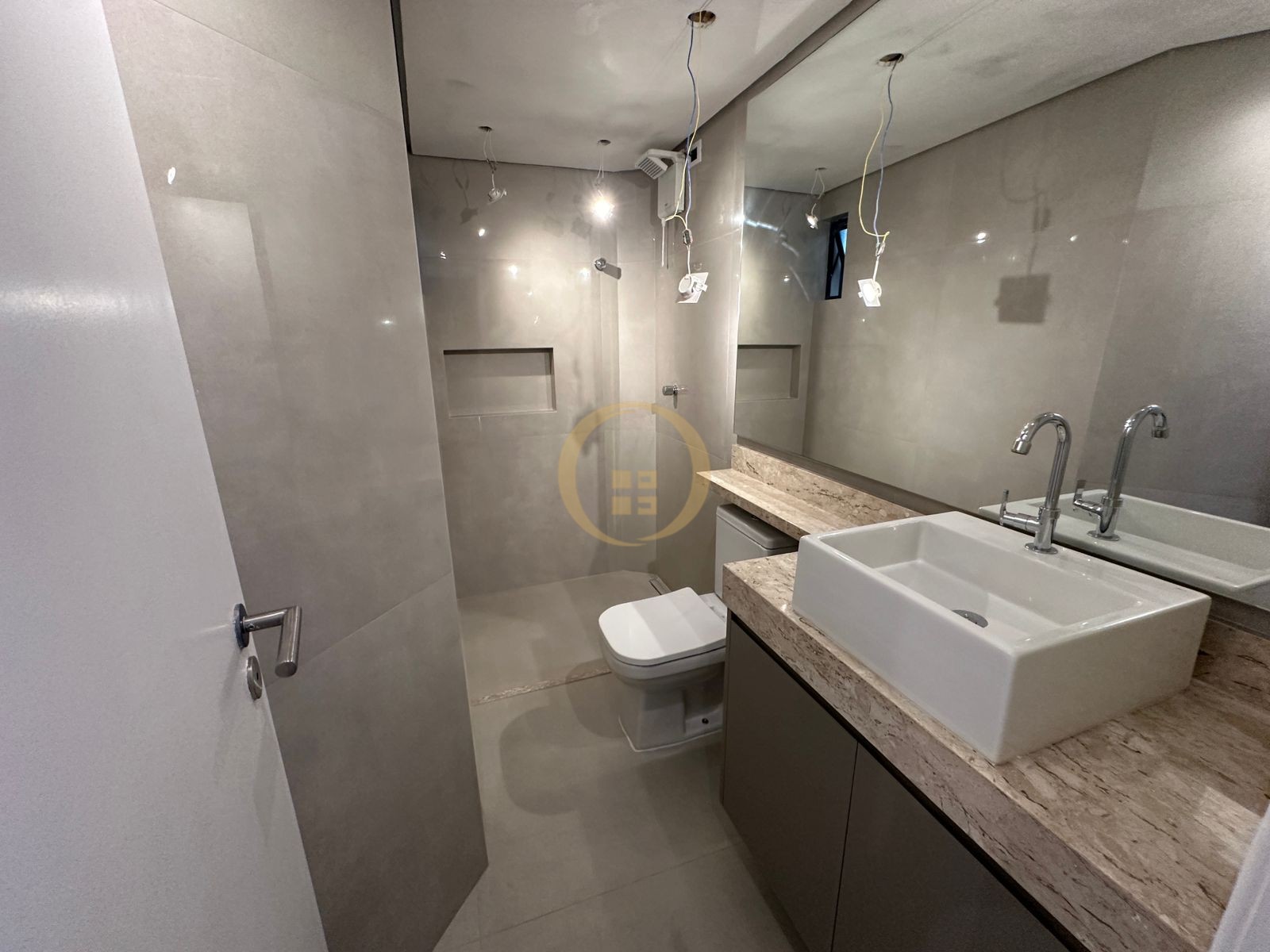 Apartamento na Praia da Enseada, Guarujá - SP