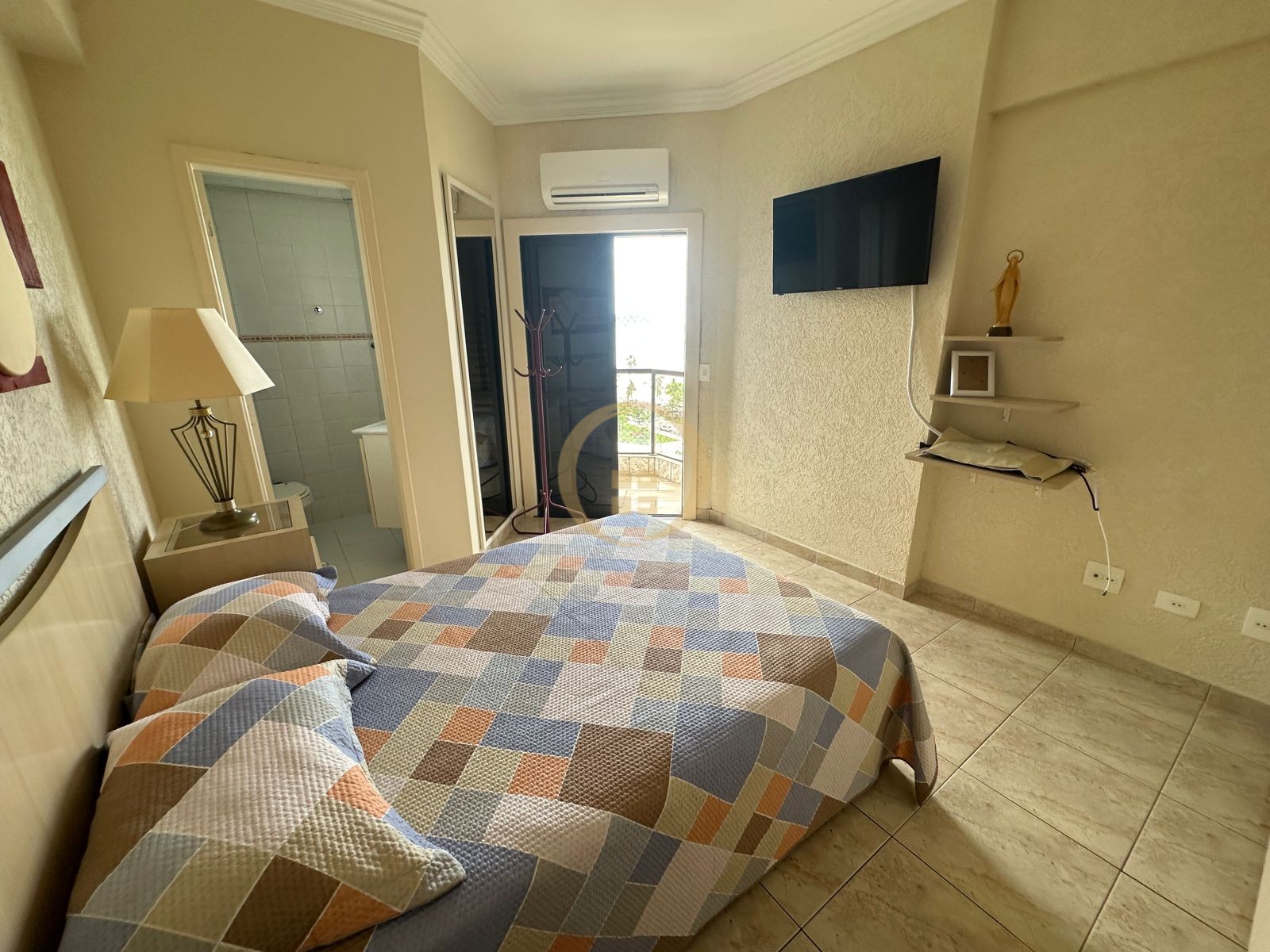Apartamento na Praia da Enseada, Guarujá - SP