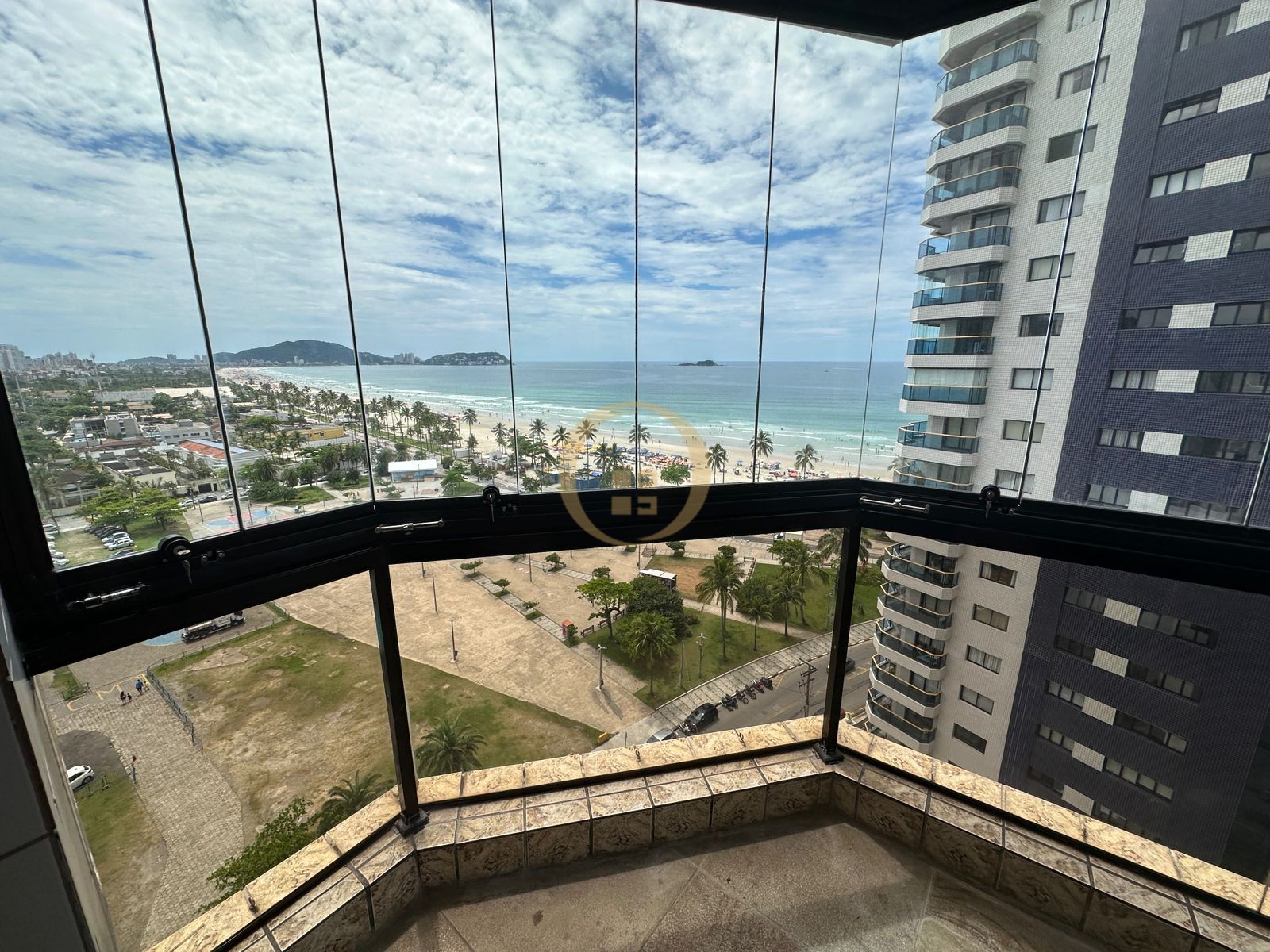 Apartamento na Praia da Enseada, Guarujá - SP