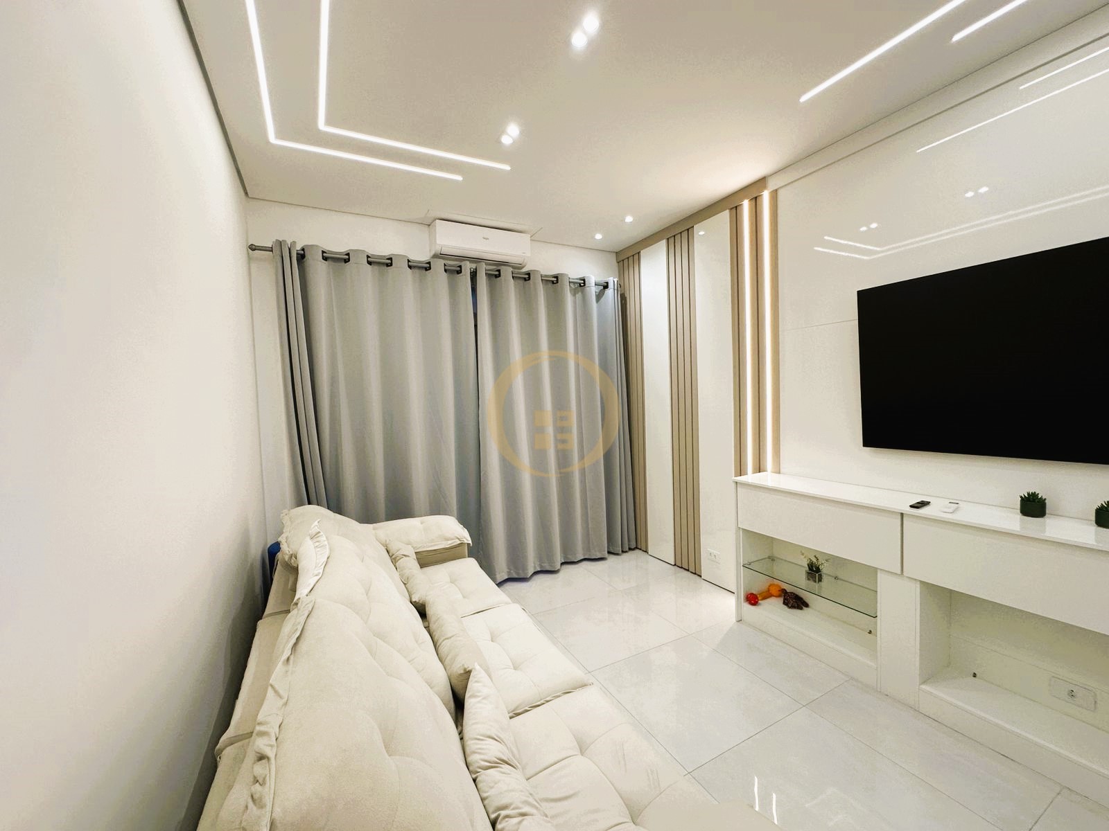 Apartamento na Praia das Pitangueiras, Guarujá - SP