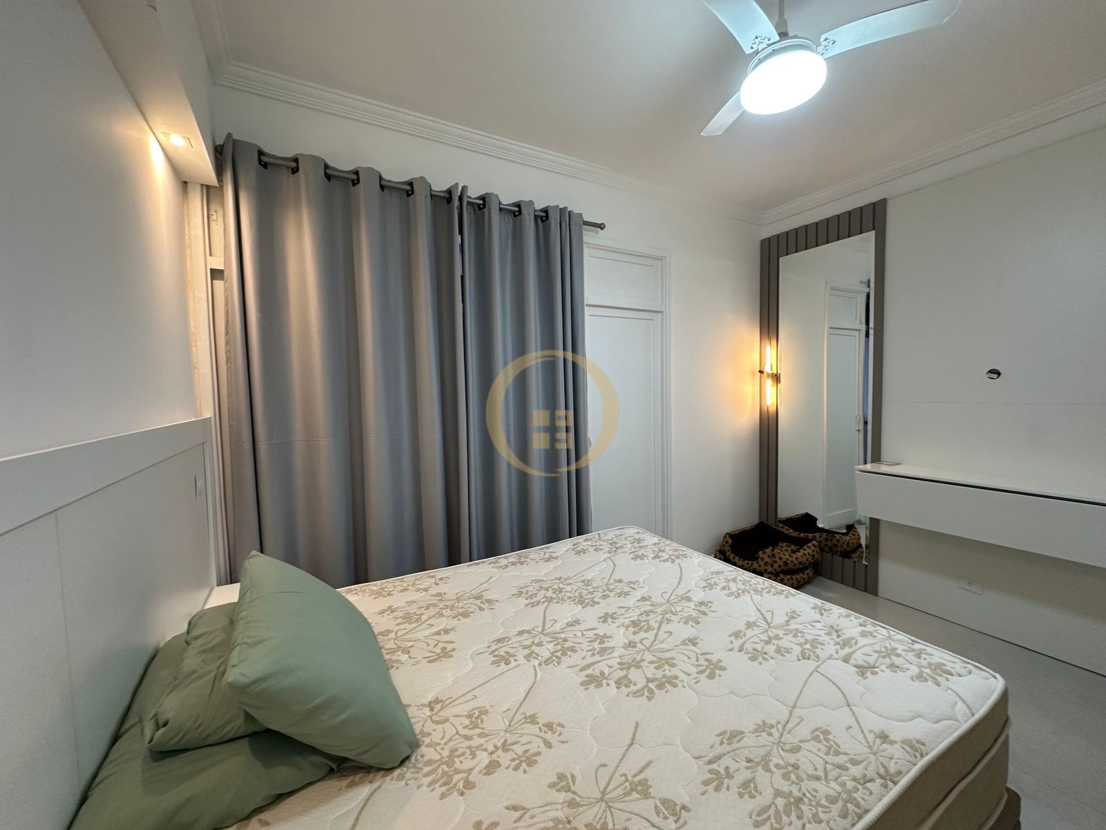 Apartamento na Praia das Pitangueiras, Guarujá - SP