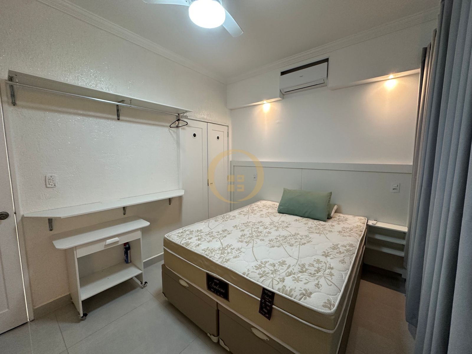 Apartamento na Praia das Pitangueiras, Guarujá - SP