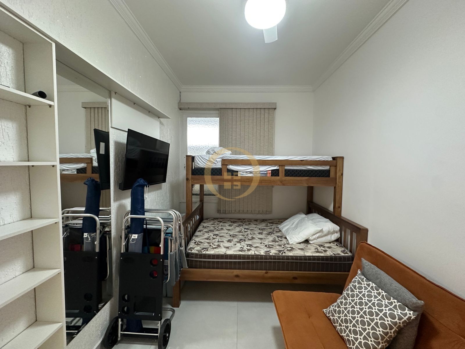 Apartamento na Praia das Pitangueiras, Guarujá - SP