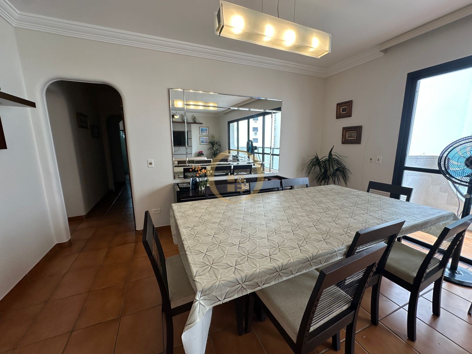 Apartamento na Praia das Pitangueiras, Guarujá - SP