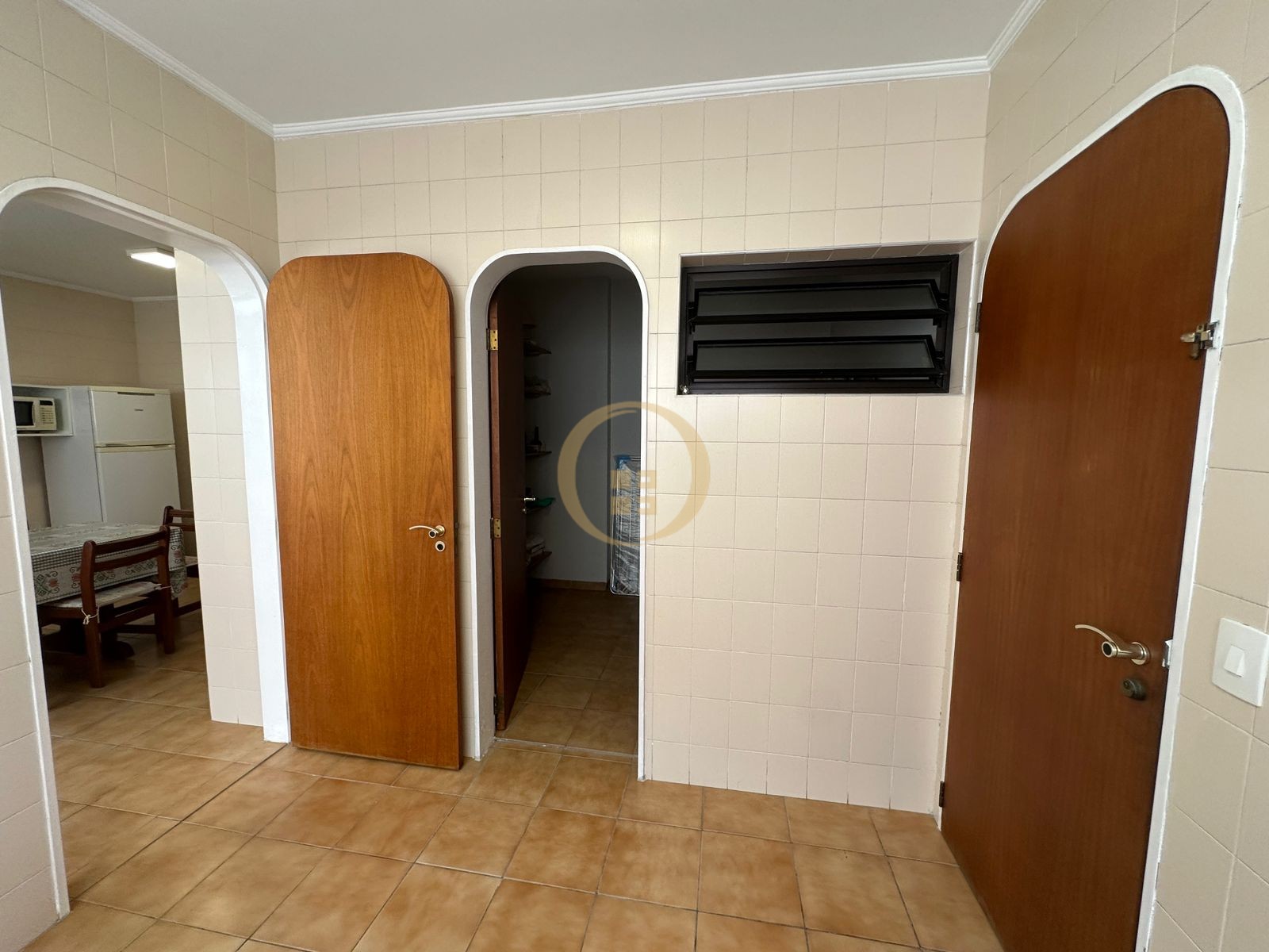 Apartamento na Praia das Pitangueiras, Guarujá - SP