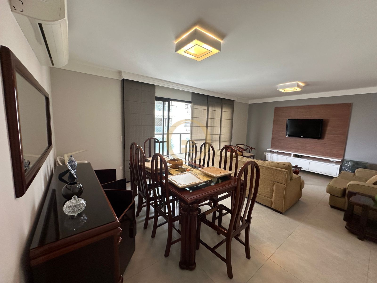 Apartamento na Praia das Pitangueiras, Guarujá - SP