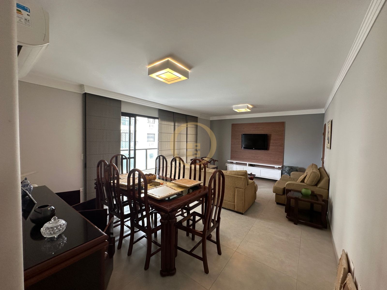 Apartamento na Praia das Pitangueiras, Guarujá - SP