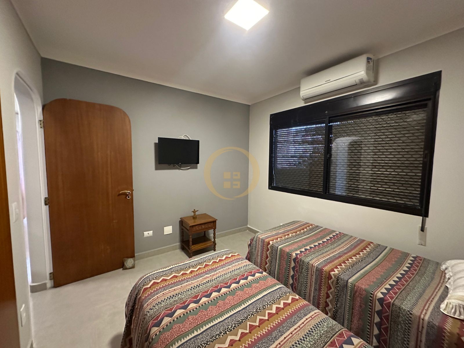 Apartamento na Praia das Pitangueiras, Guarujá - SP