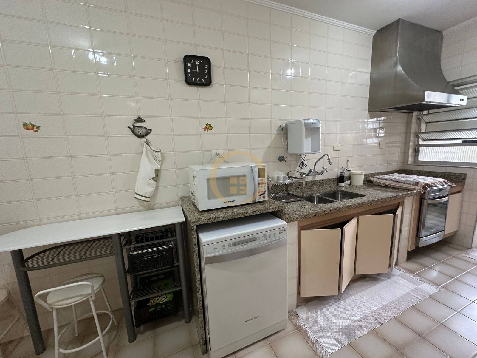 Apartamento Frente ao Mar, Praia Pitangueiras, Guarujá - SP