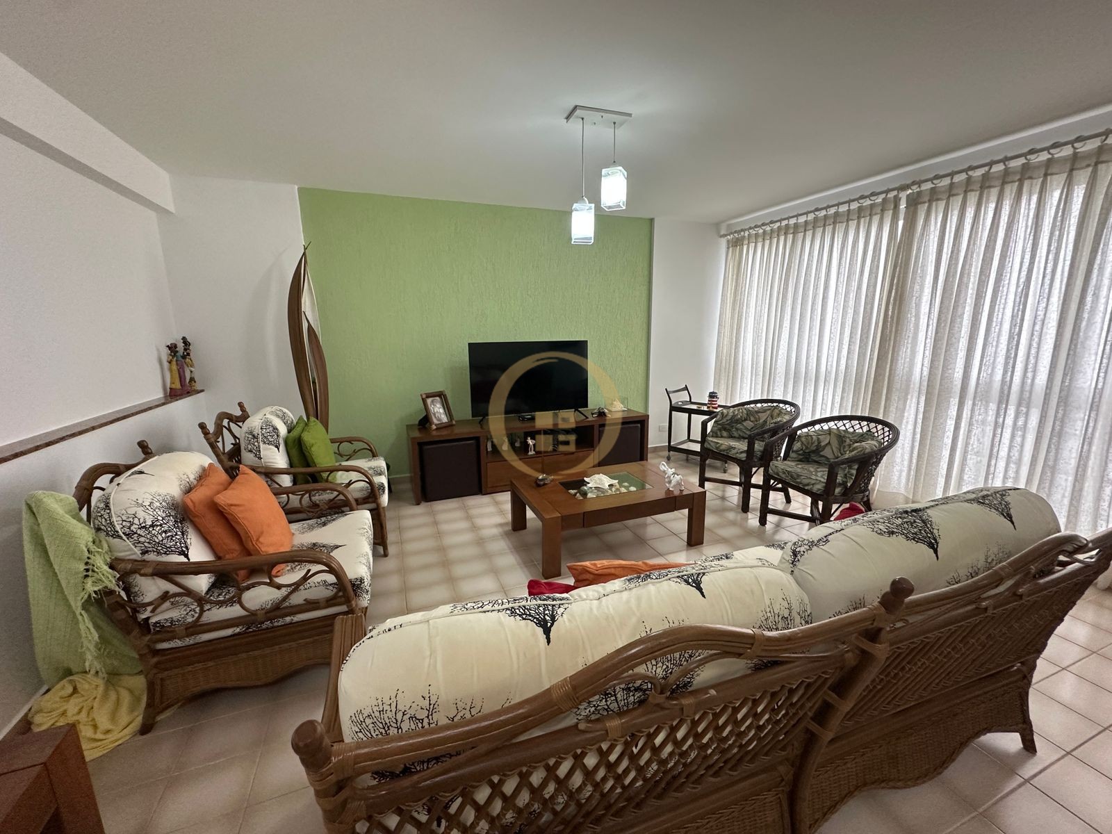 Apartamento Frente ao Mar, Praia Pitangueiras, Guarujá - SP