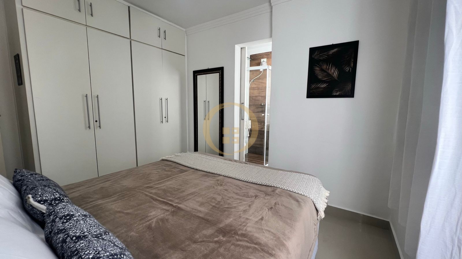 Apartamento na Praia das Pitangueiras, Guarujá - SP