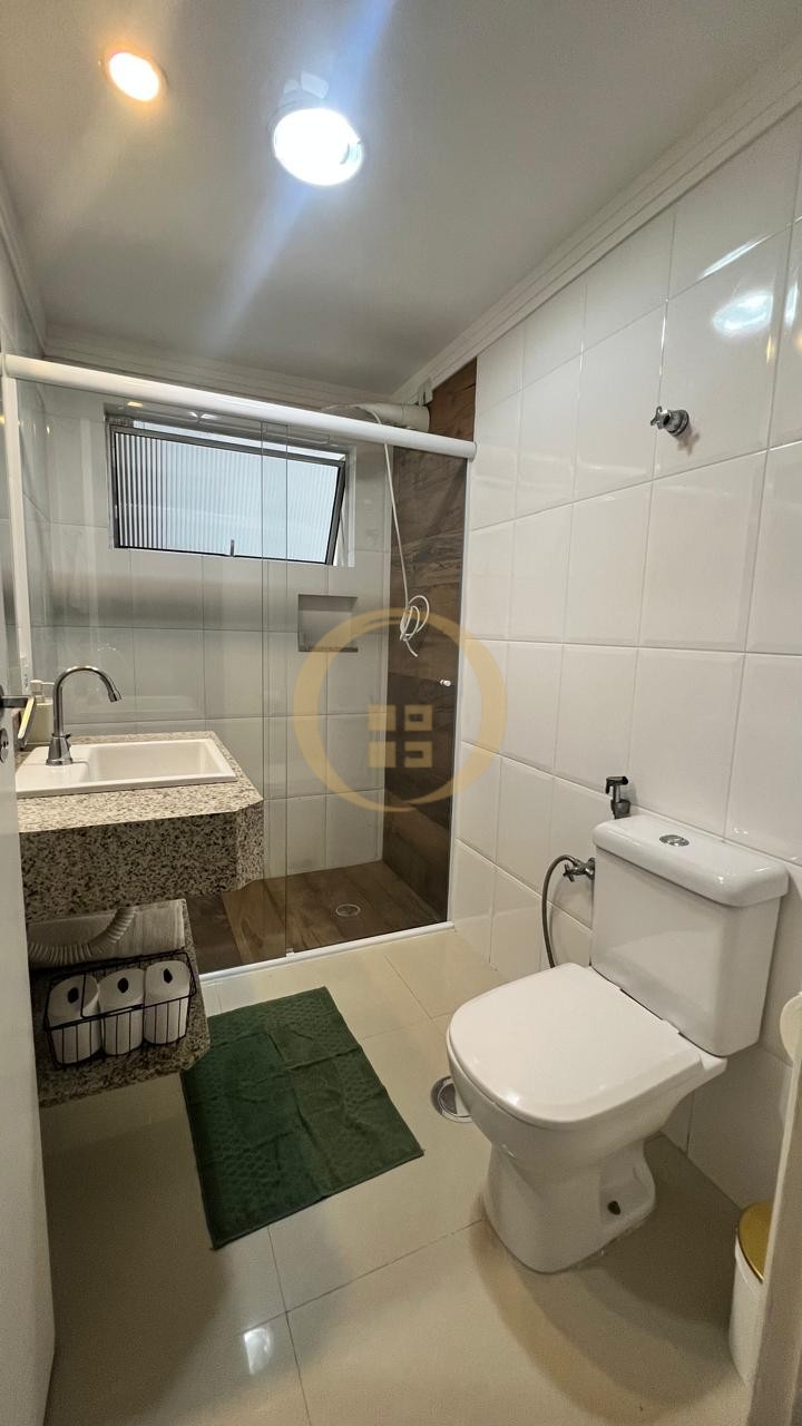 Apartamento na Praia das Pitangueiras, Guarujá - SP