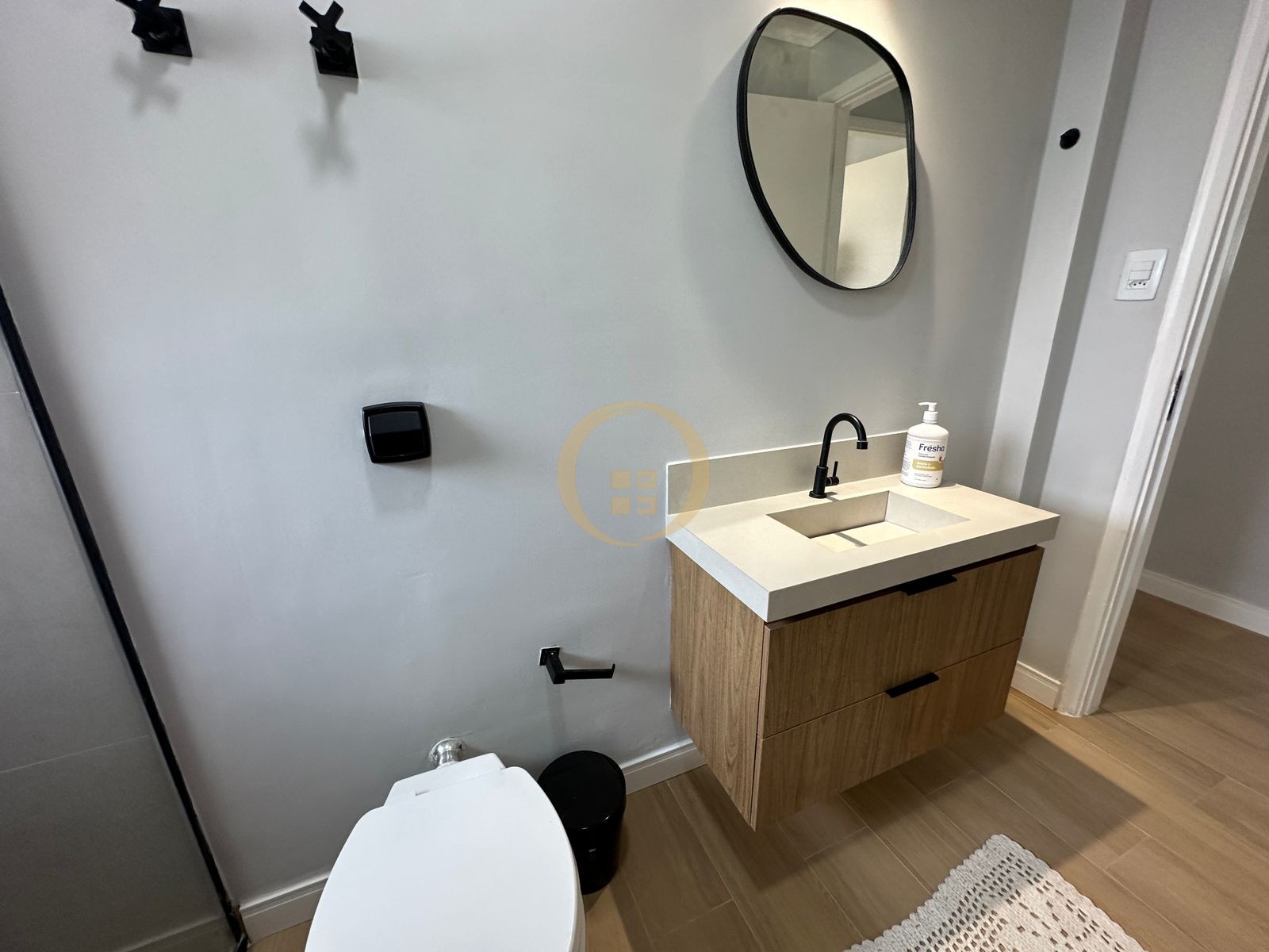 Apartamento na Praia das Pitangueiras, Guarujá - SP