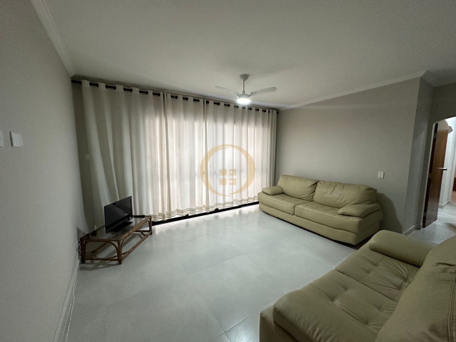 Apartamento na Praia das Pitangueiras, Guarujá - SP