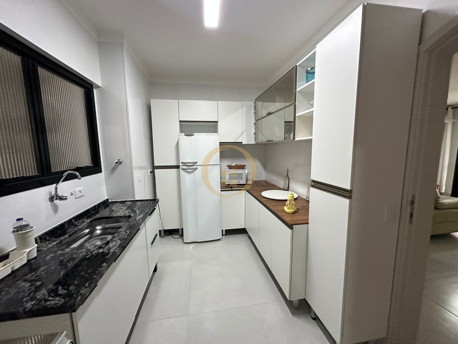 Apartamento na Praia das Pitangueiras, Guarujá - SP