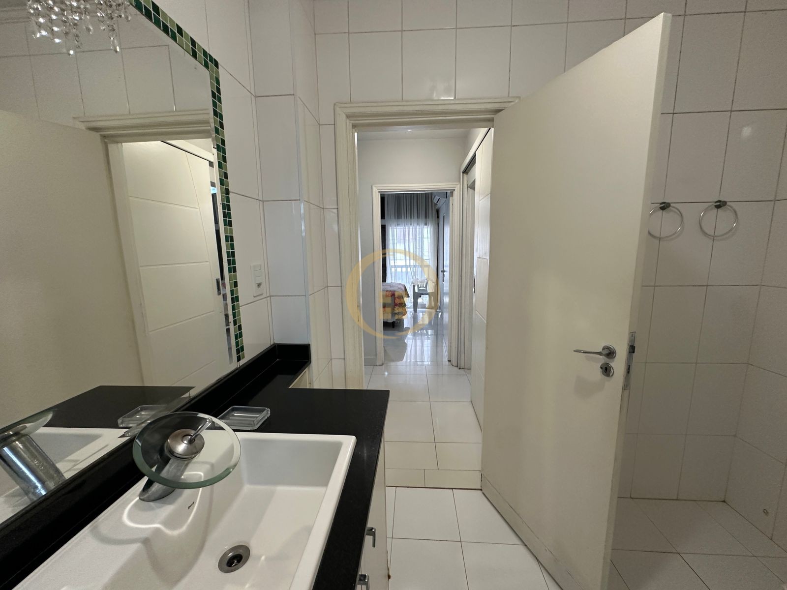 Apartamento na Praia das Pitangueiras, Guarujá - SP