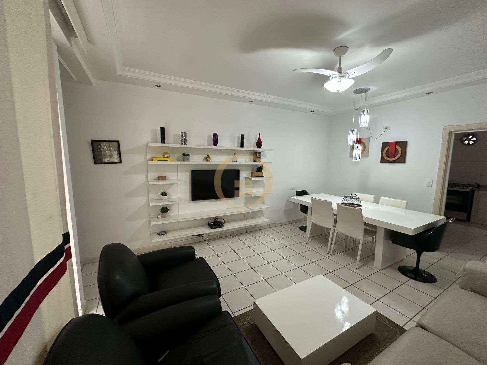 Apartamento na Praia das Pitangueiras, Guarujá - SP