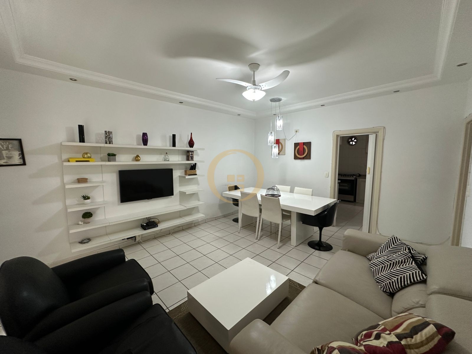 Apartamento na Praia das Pitangueiras, Guarujá - SP