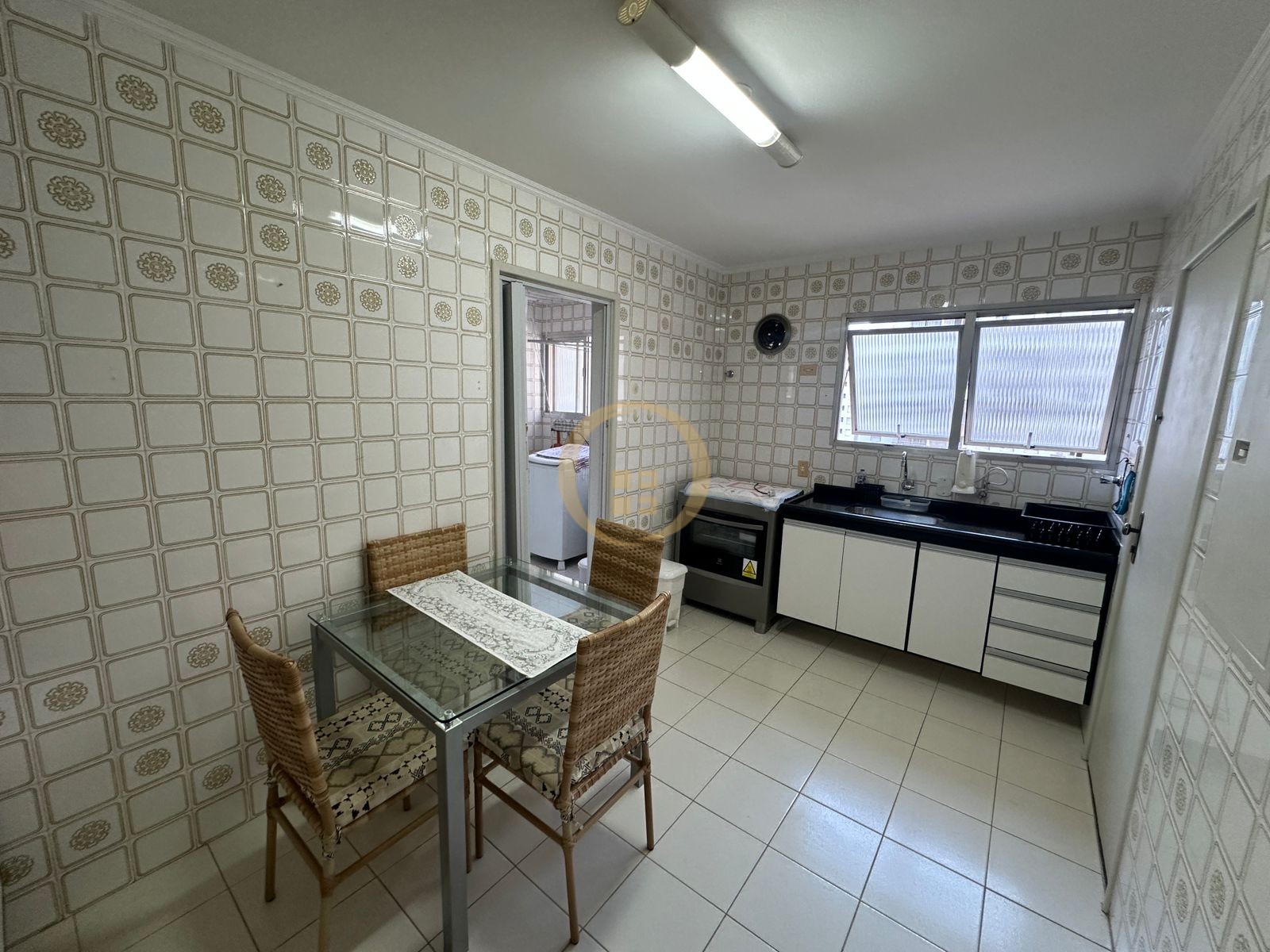 Apartamento na Praia das Pitangueiras, Guarujá - SP