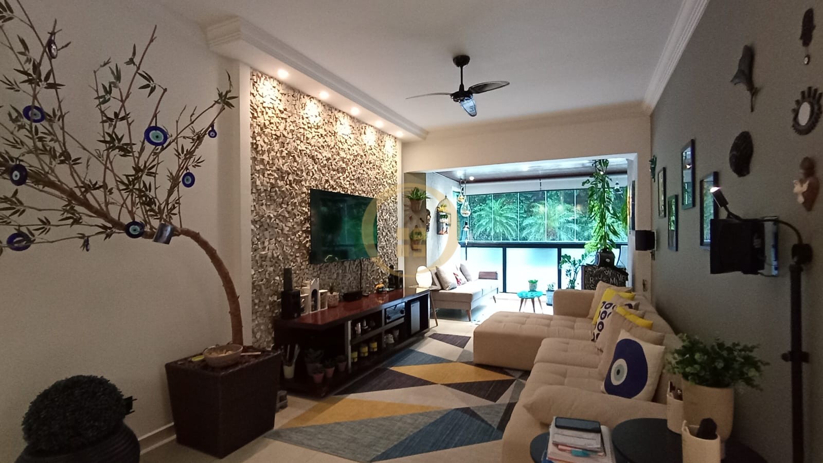 Apartamento na Praia das Pitangueiras, Guarujá - SP