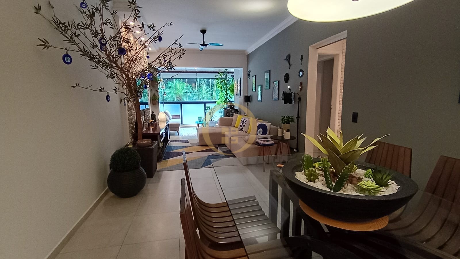 Apartamento na Praia das Pitangueiras, Guarujá - SP