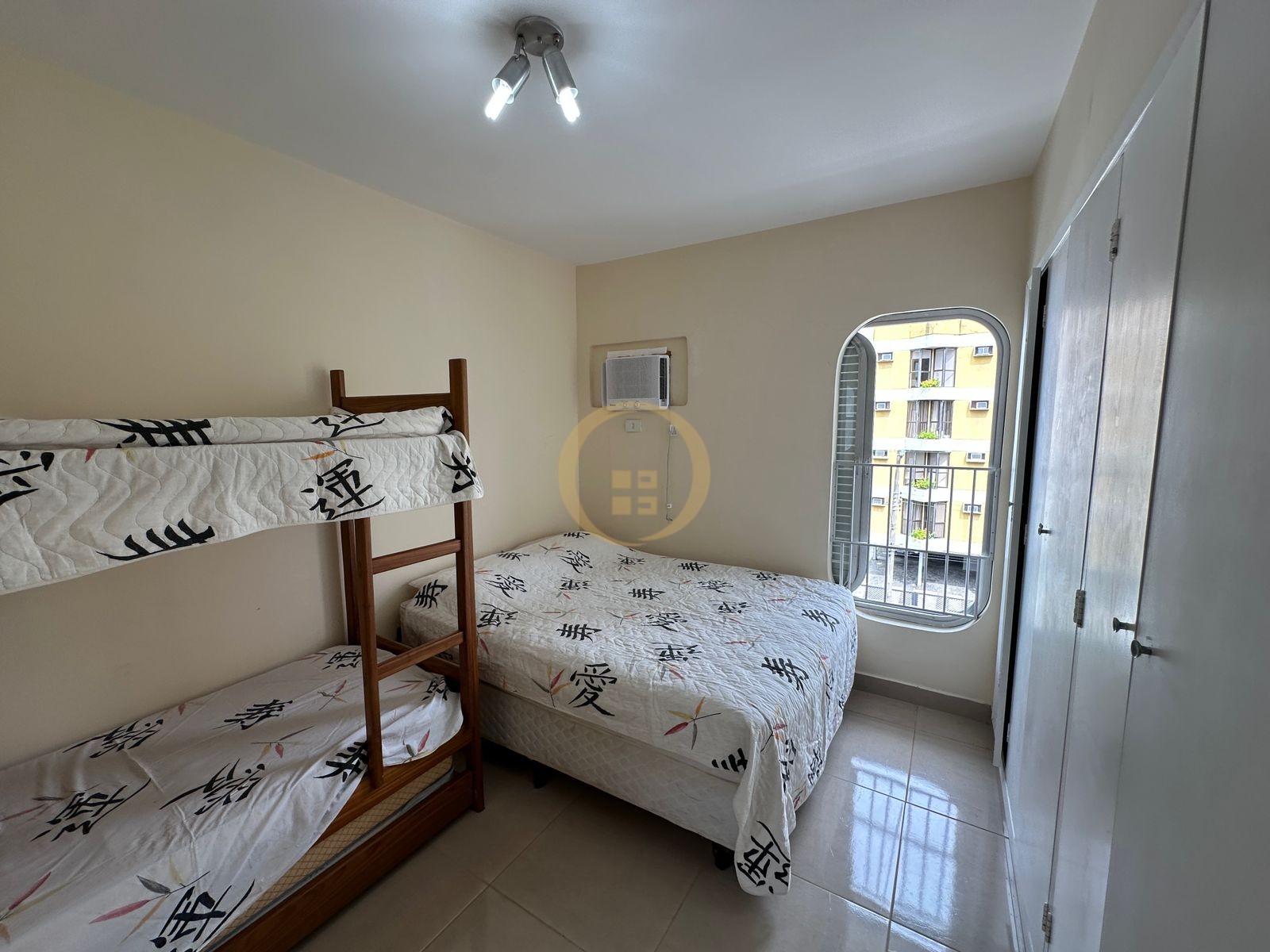 Apartamento na Praia da Enseada, Guarujá - SP
