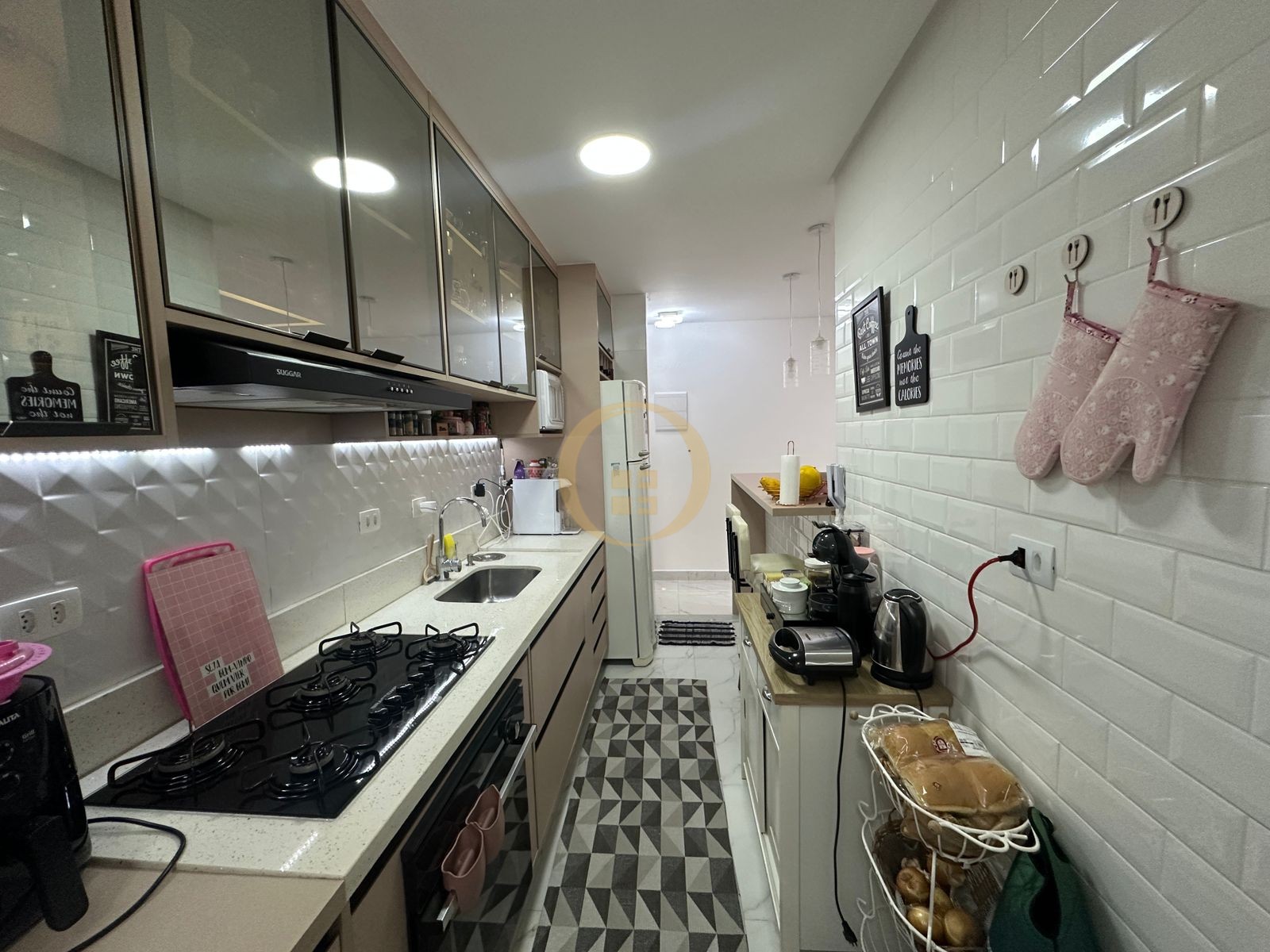 Apartamento na Praia das Pitangueiras, Guarujá - SP