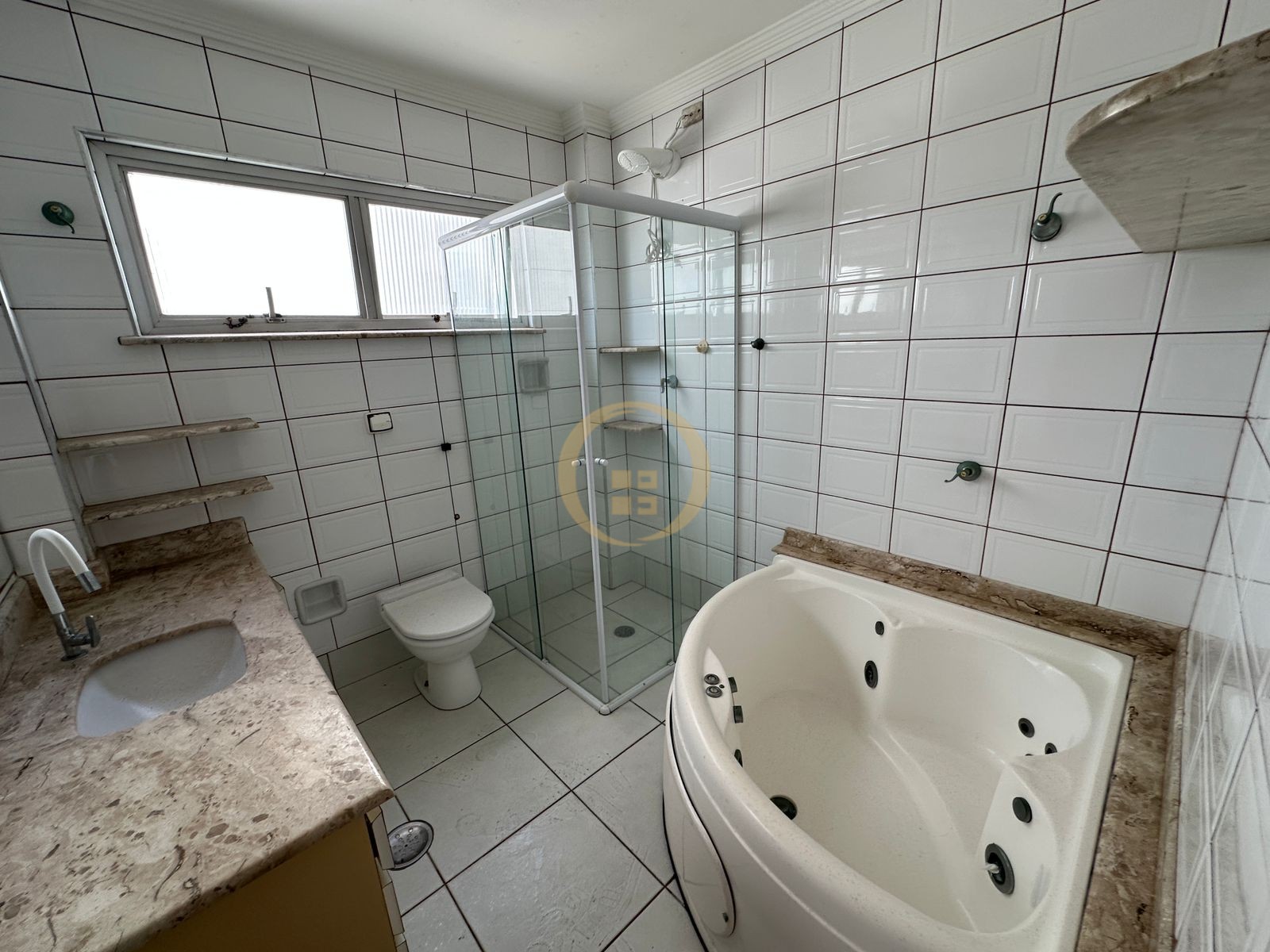 Apartamento na Praia da Pitanguerias - Guarujá