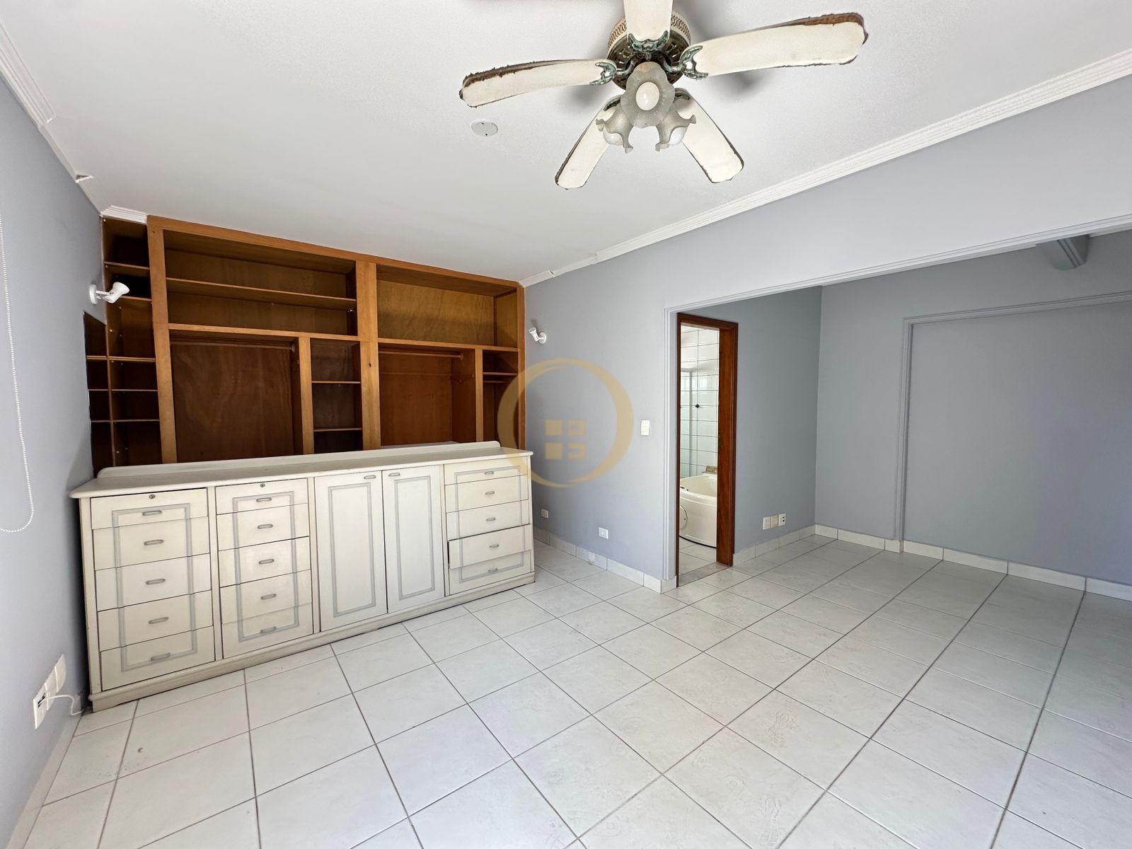 Apartamento na Praia da Pitanguerias - Guarujá