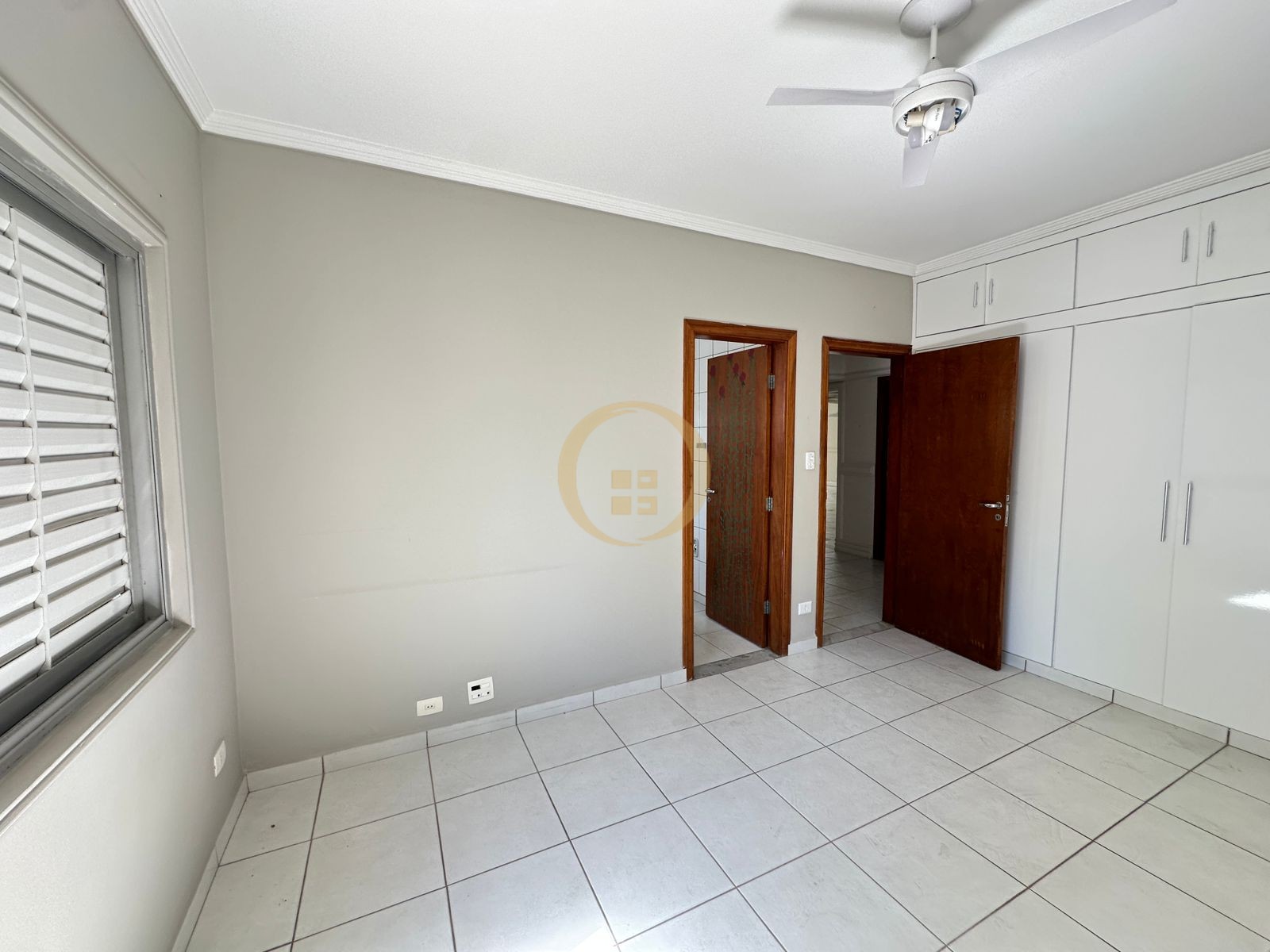 Apartamento na Praia da Pitanguerias - Guarujá