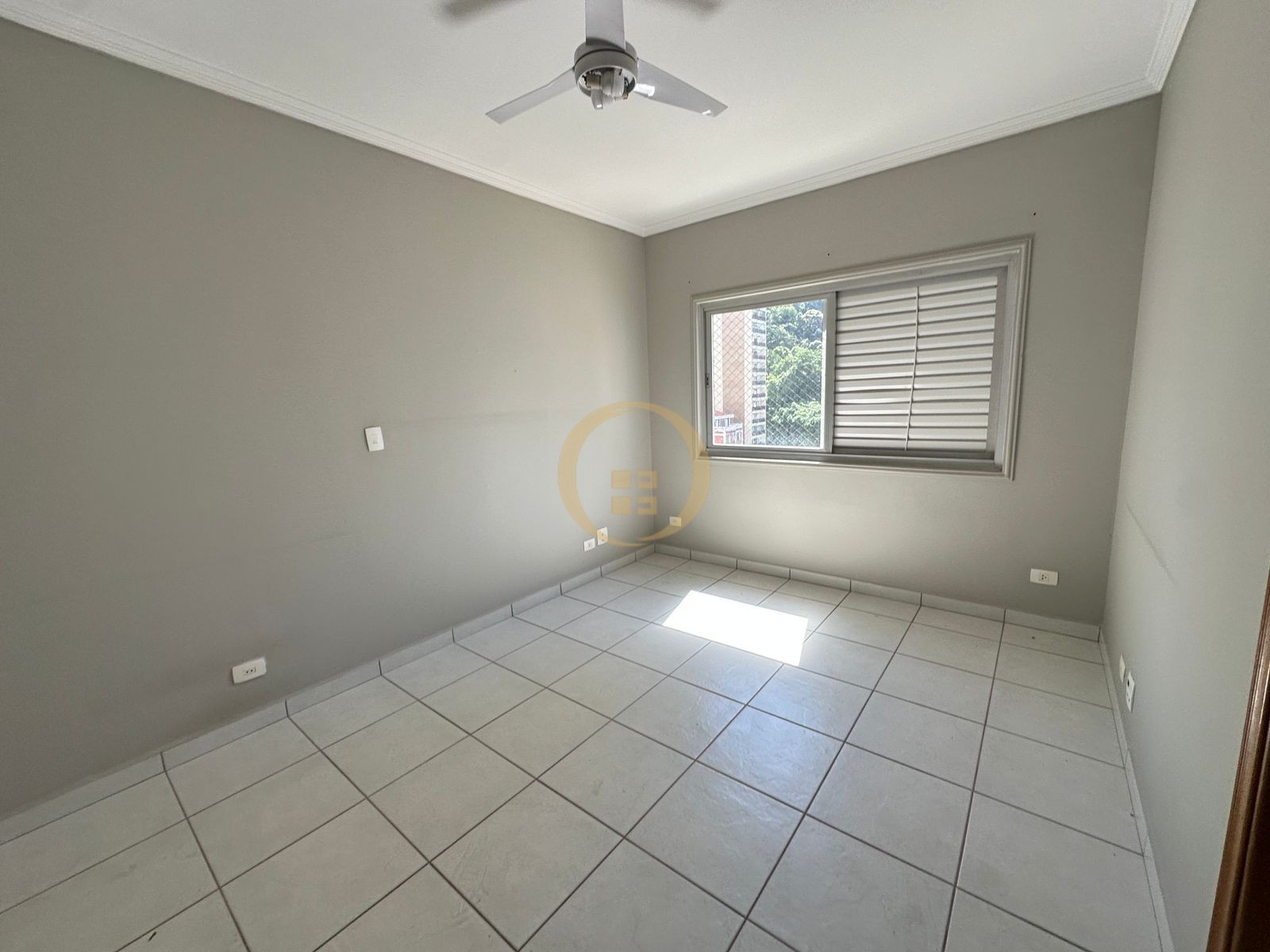 Apartamento na Praia da Pitanguerias - Guarujá