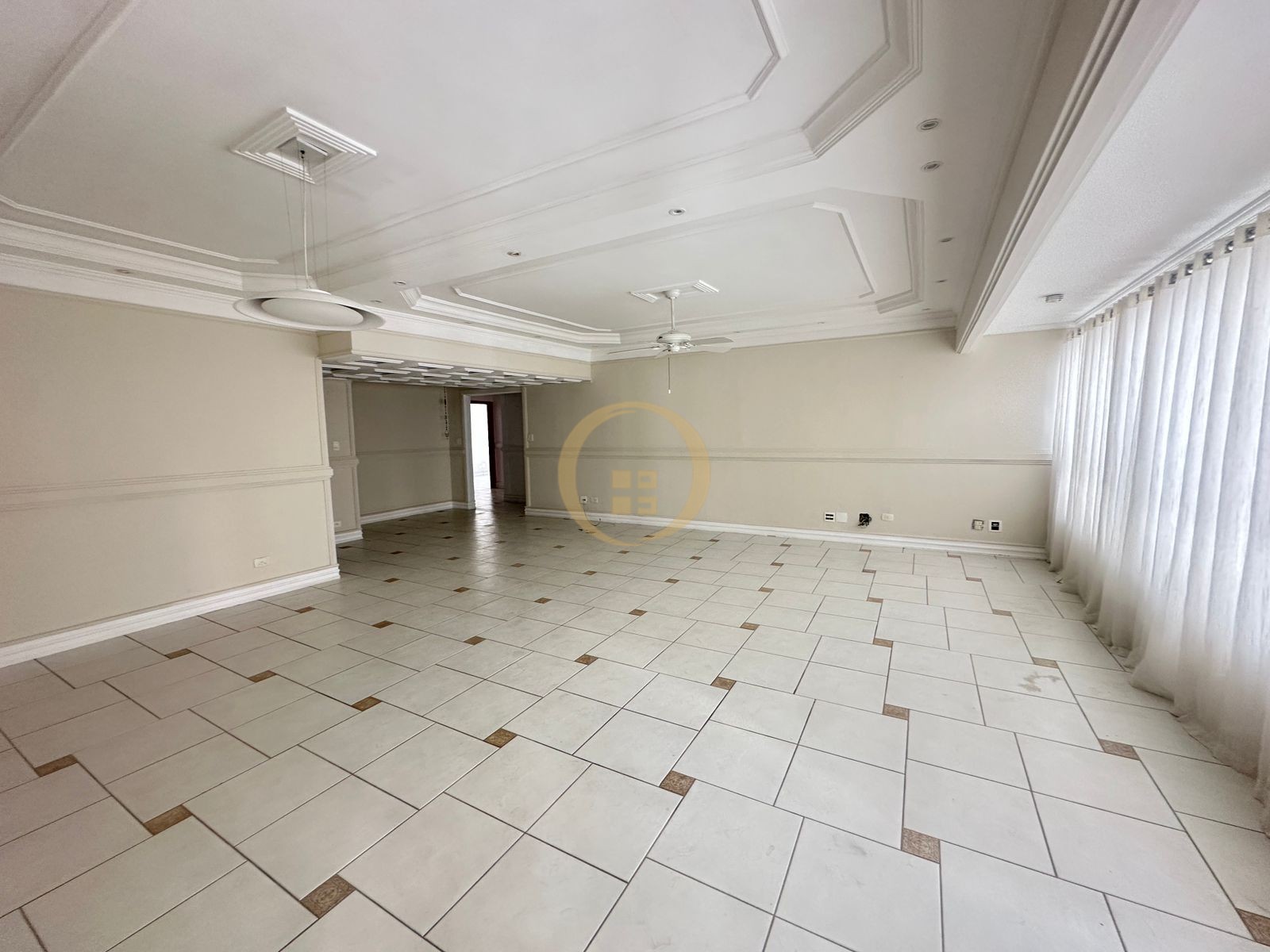 Apartamento na Praia da Pitanguerias - Guarujá