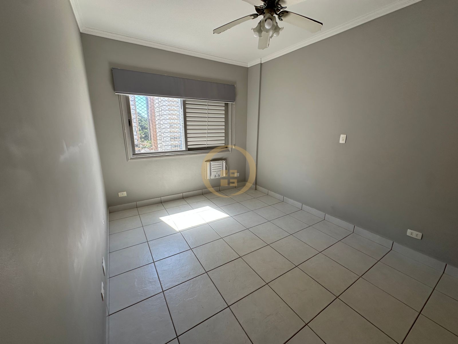 Apartamento à 50 Metros da Praia da Pitangueiras, Guarujá-SP