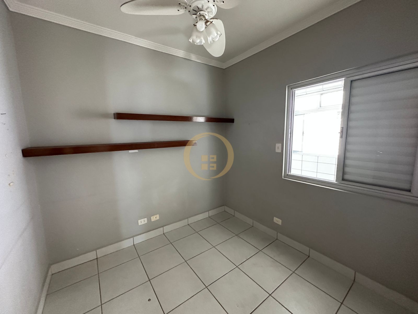 Apartamento à 50 Metros da Praia da Pitangueiras, Guarujá-SP