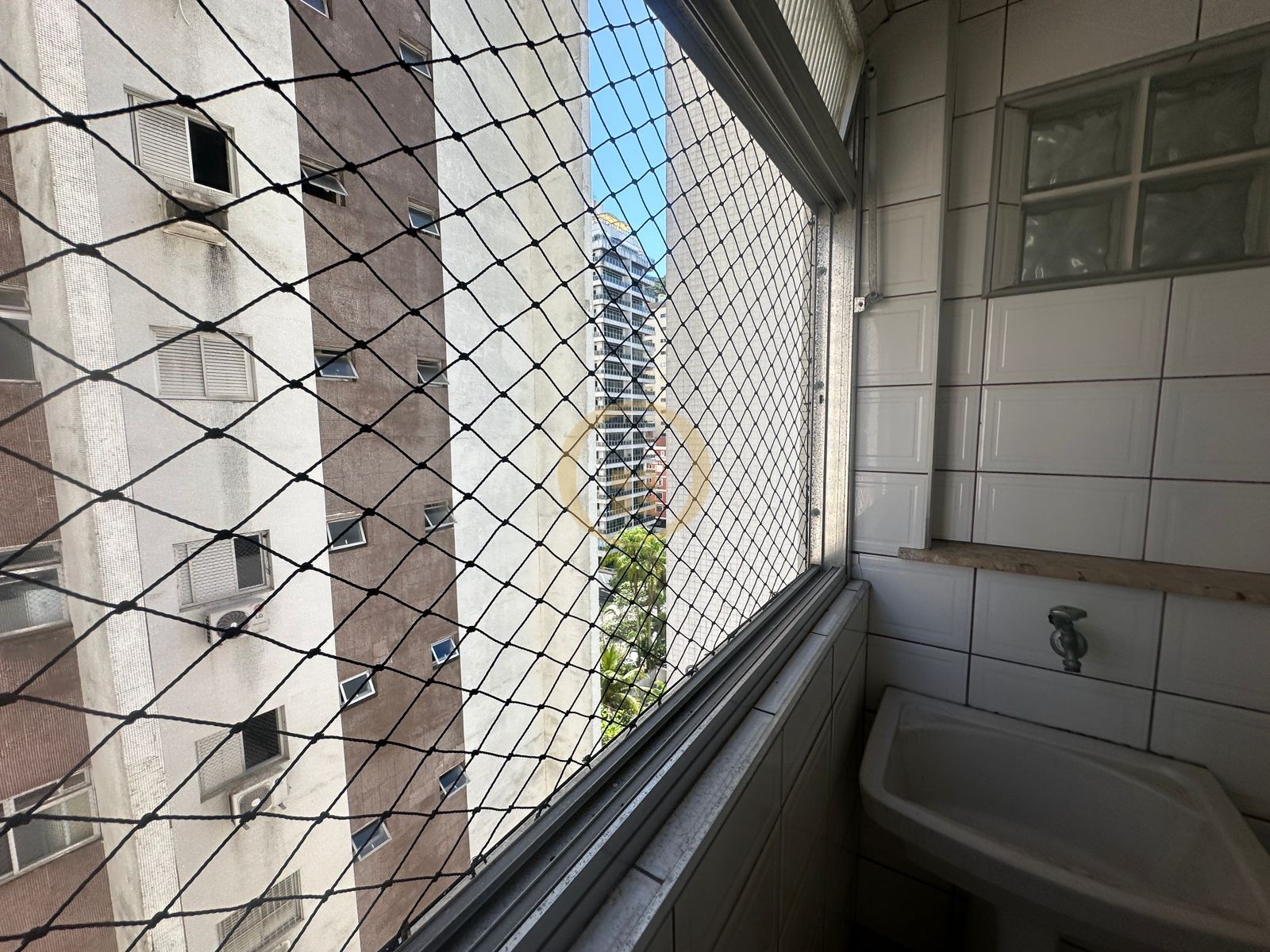 Apartamento à 50 Metros da Praia da Pitangueiras, Guarujá-SP