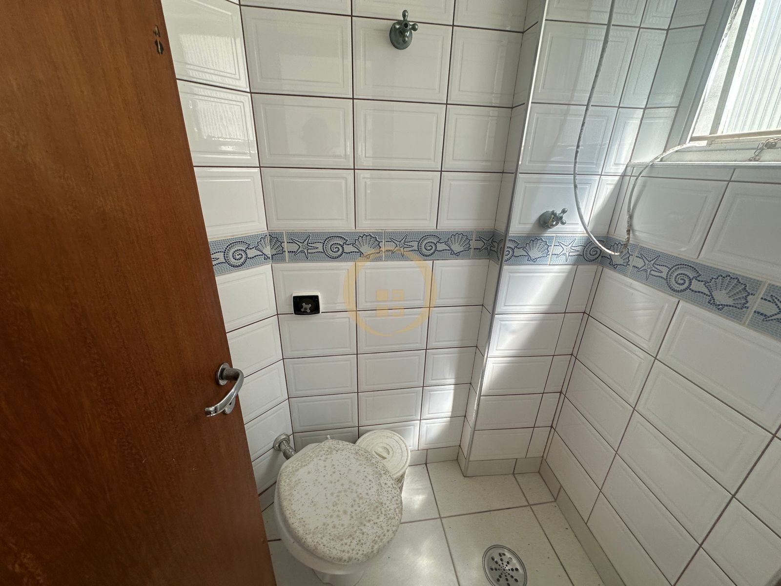 Apartamento à 50 Metros da Praia da Pitangueiras, Guarujá-SP