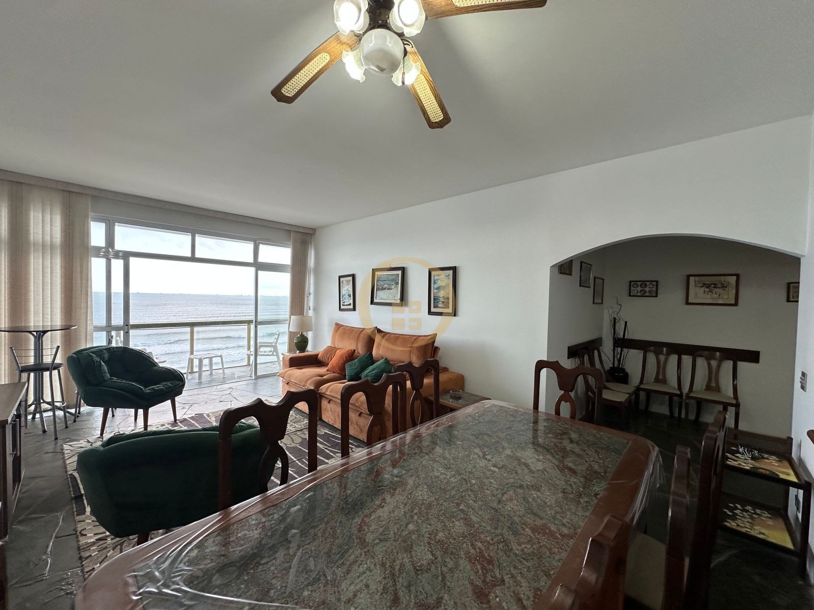 Apartamento Frente ao Mar nas Pitangueiras, Guarujá - SP