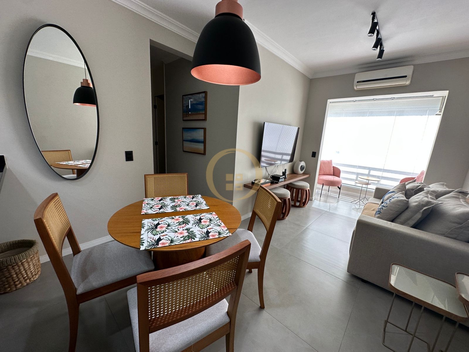 Apartamento na Praia da Enseada, Guarujá - SP