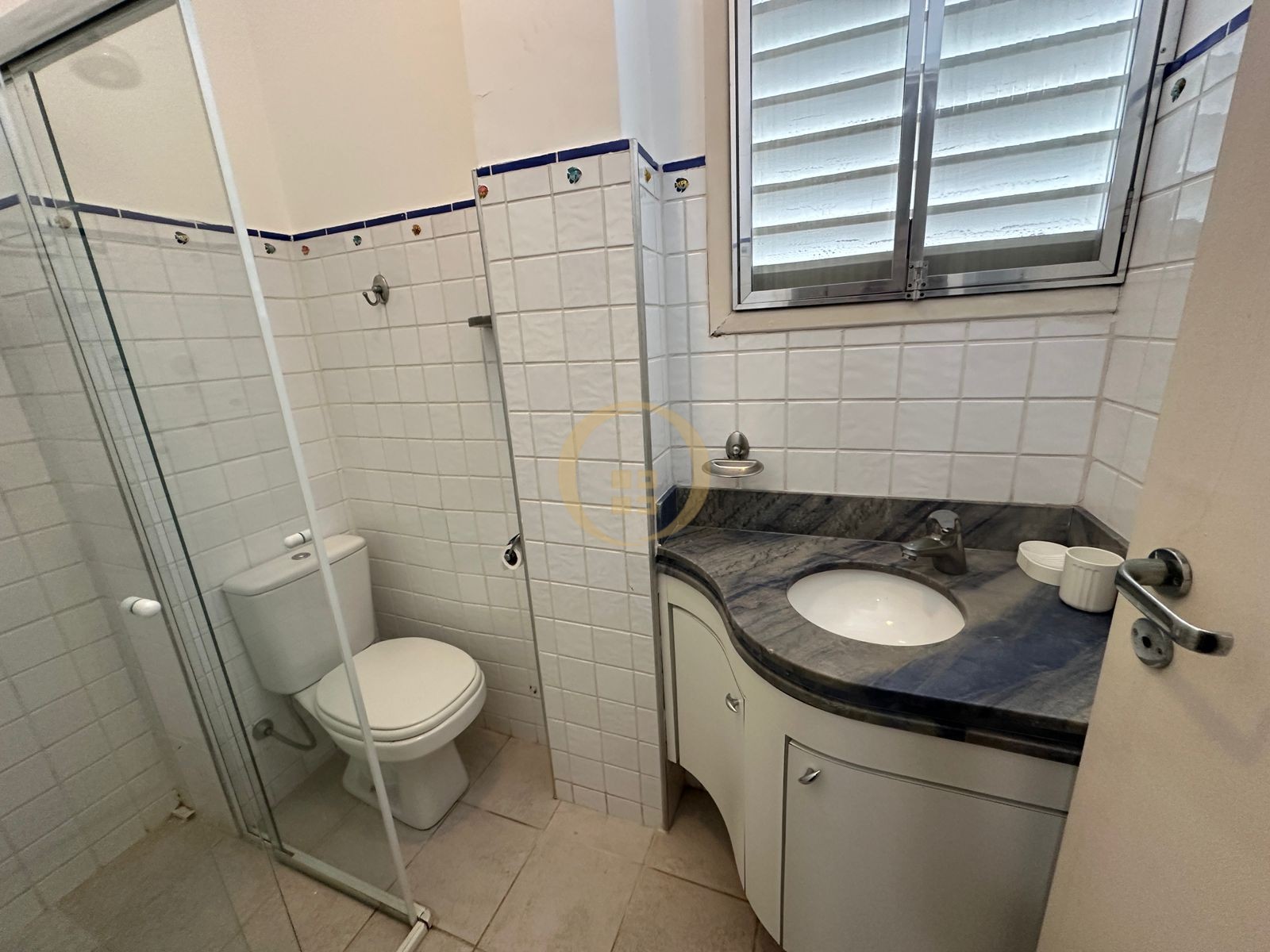 Apartamento à 100 Metros da Praia da Pitangueiras, Guarujá-S