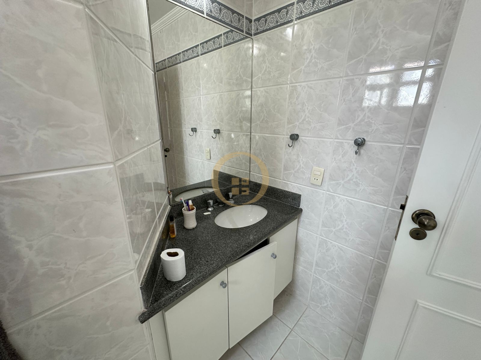 Apartamento na Praia da Pitangueiras, Guarujá - SP