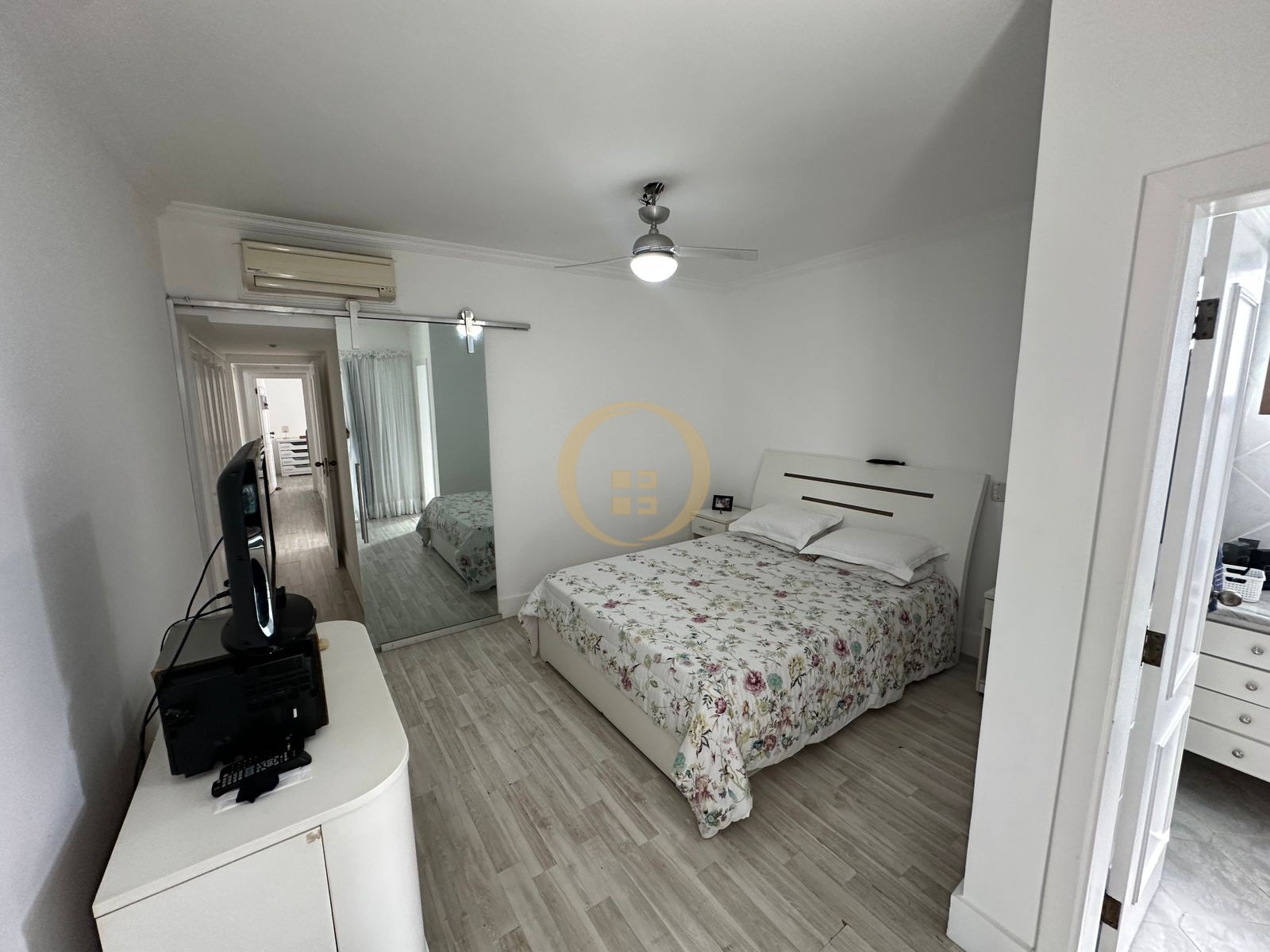 Apartamento na Praia da Pitangueiras, Guarujá - SP