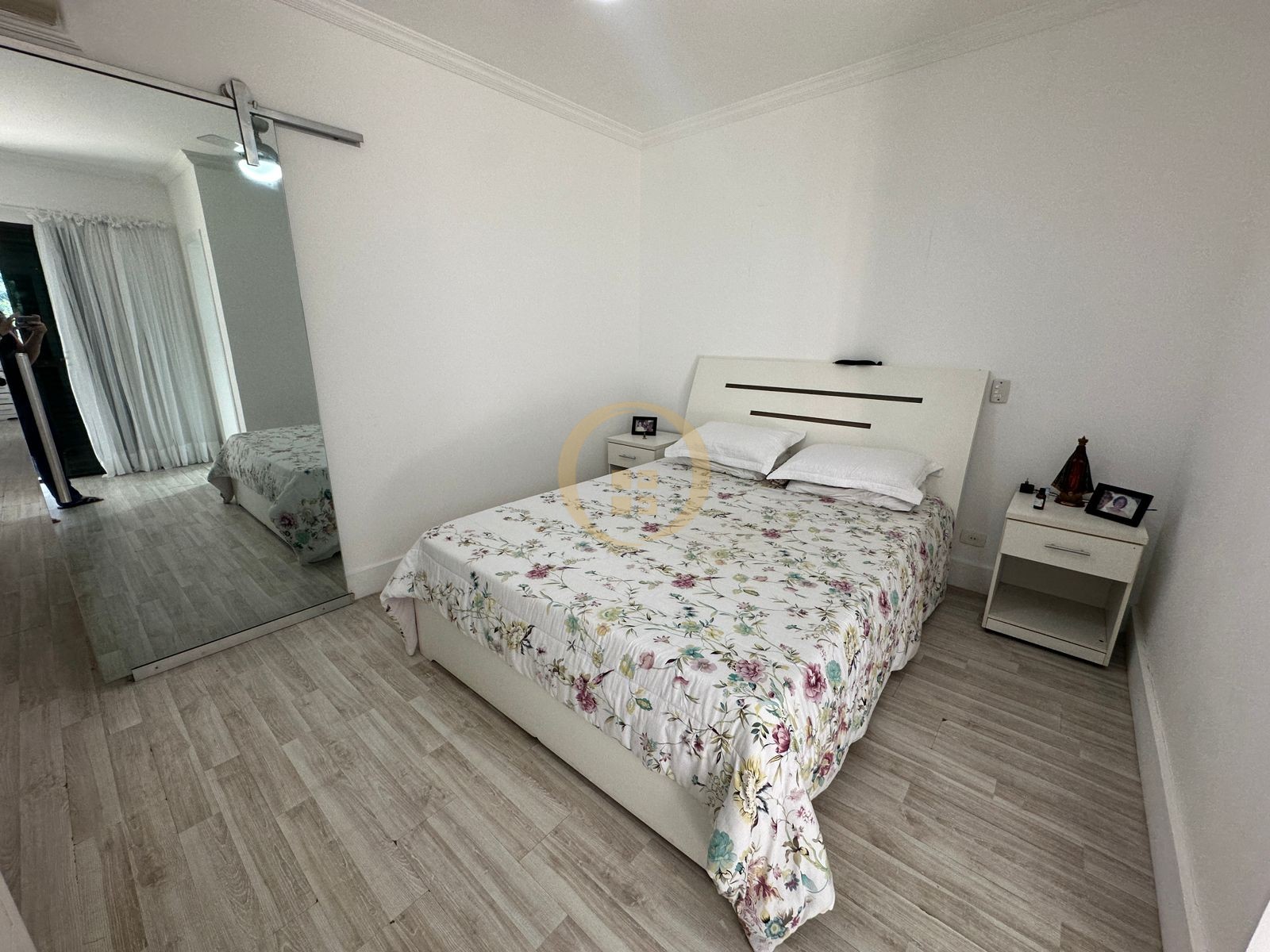 Apartamento na Praia da Pitangueiras, Guarujá - SP