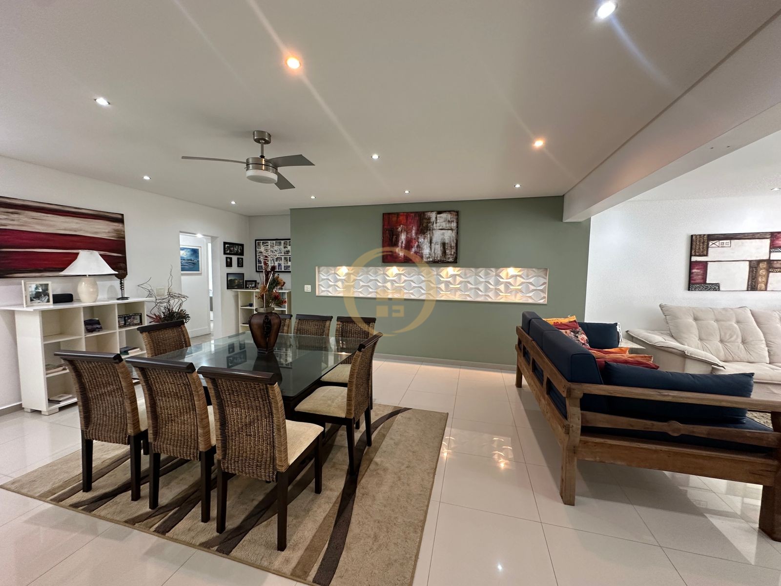 Apartamento na Praia da Pitangueiras, Guarujá - SP