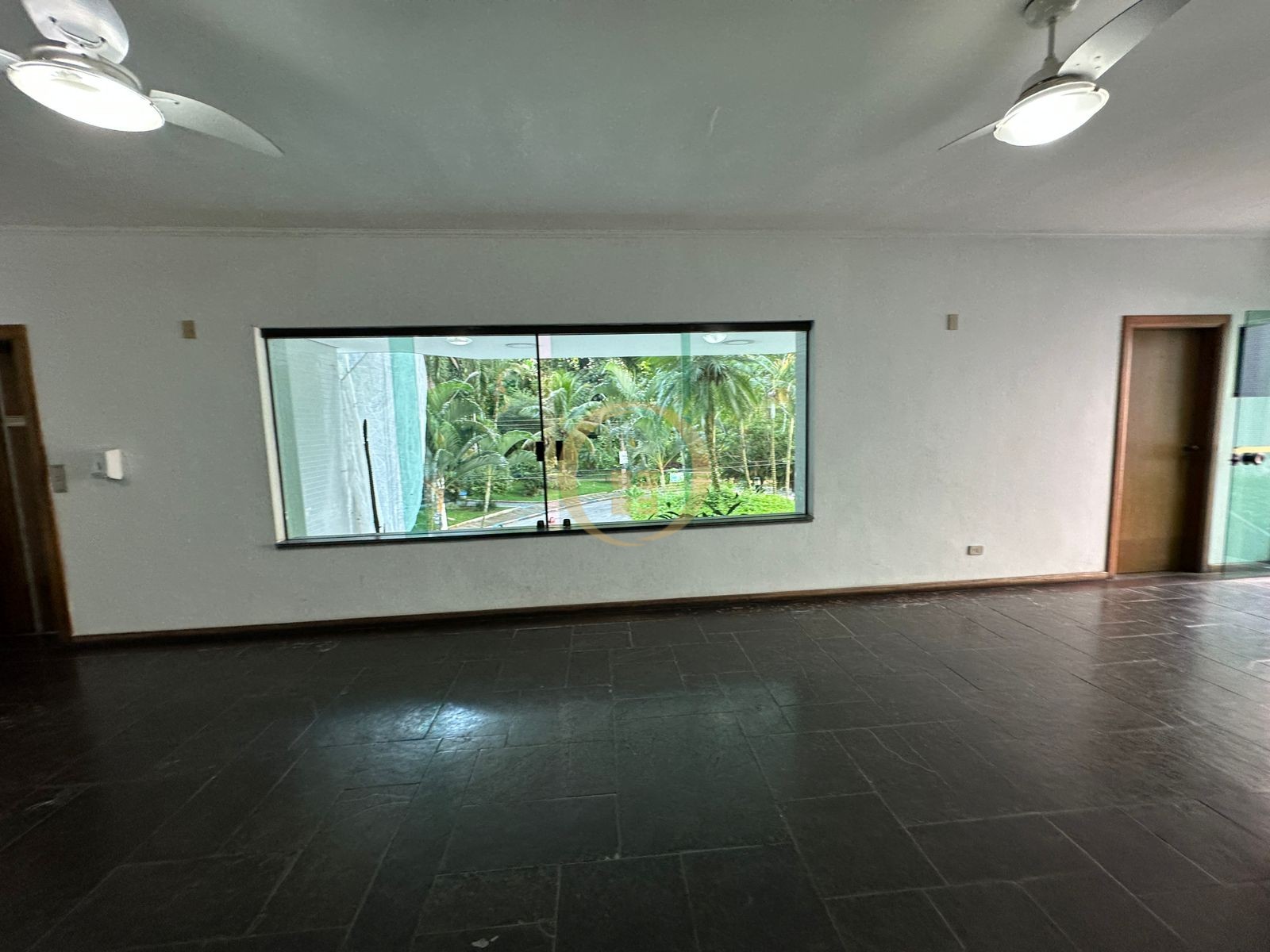 Apartamento na Praia da Pitangueiras, Guarujá - SP